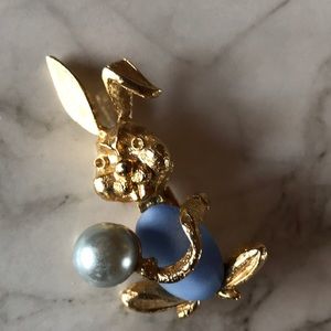 Unsigned Jelly Belly Bunny with Faux Pearl